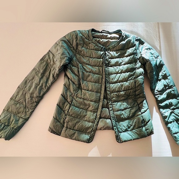 Uniqlo light weight down jacket - Picture 1 of 4
